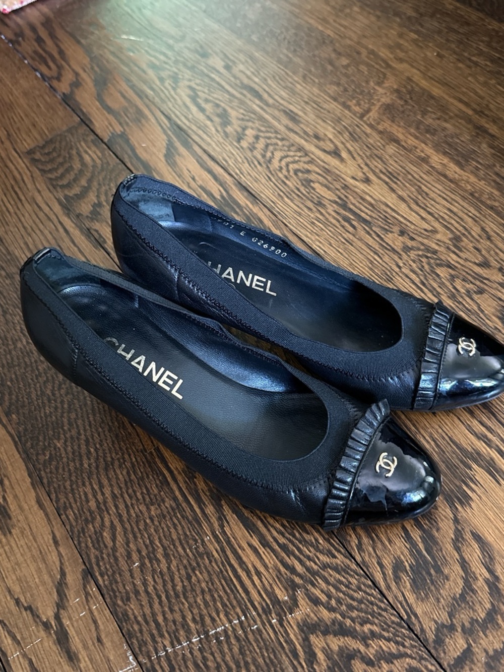 CHANEL Black Leather Cap-Toe Ballet Flats with CC Logo